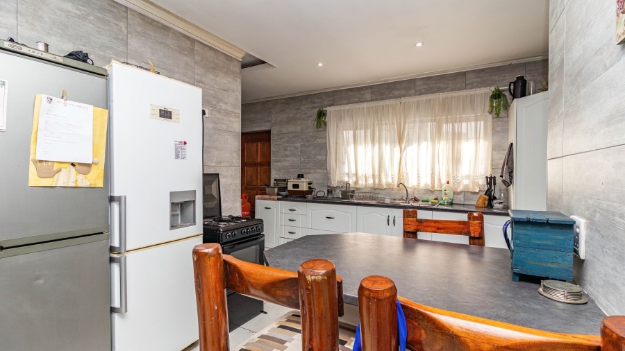 7 Bedroom Property for Sale in Kleinmond Western Cape